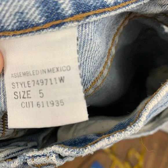 Vintage High Waisted Cropped Embroidered Hem Jeans - Picture 5 of 10